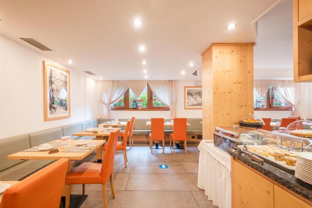 Hotel Alpina 마돈나 디 캄필리오 외부 사진