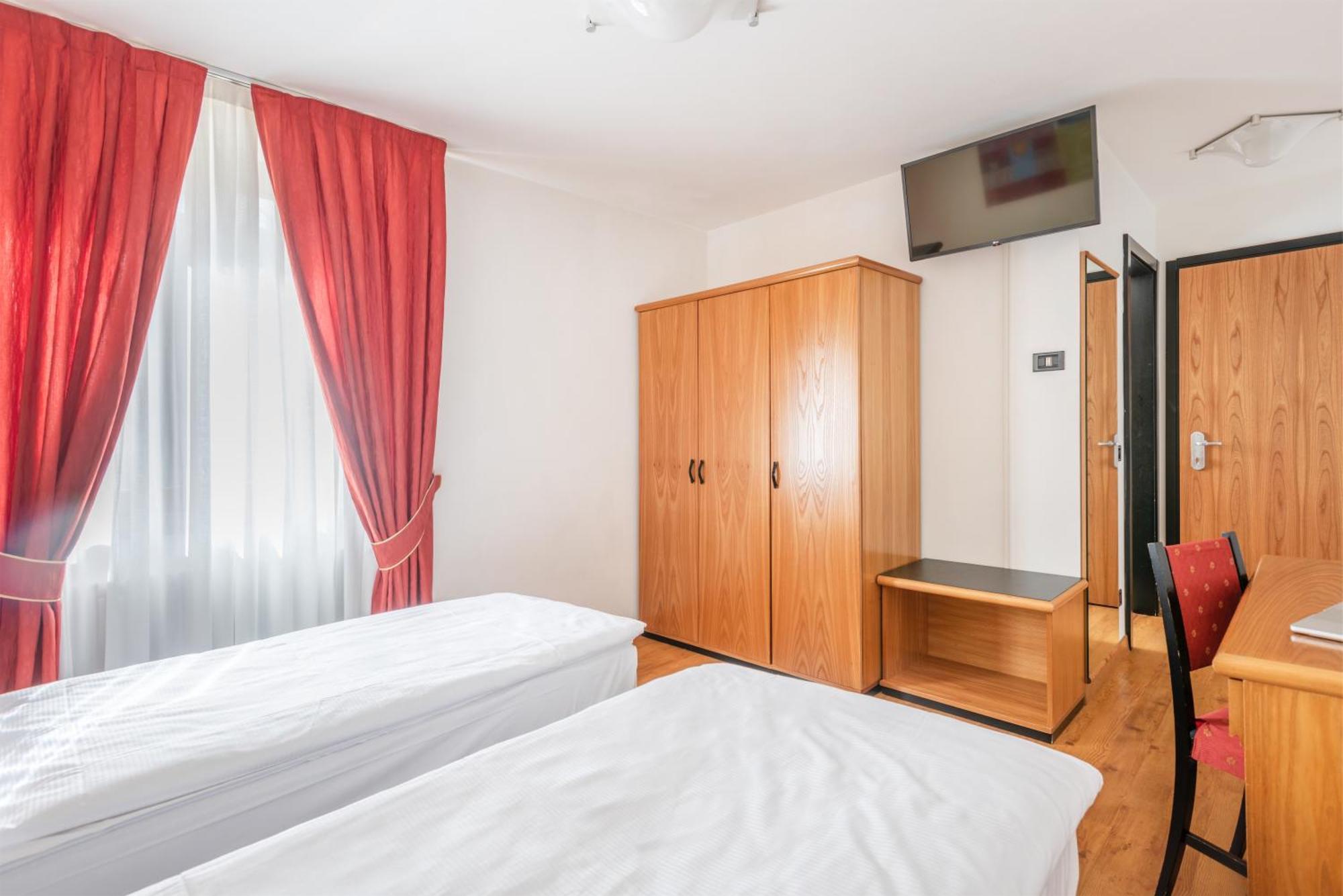 Hotel Alpina 마돈나 디 캄필리오 외부 사진