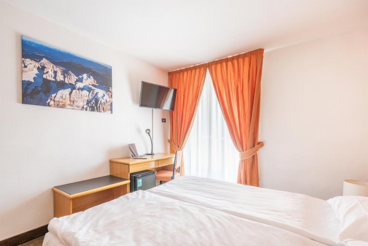 Hotel Alpina 마돈나 디 캄필리오 외부 사진