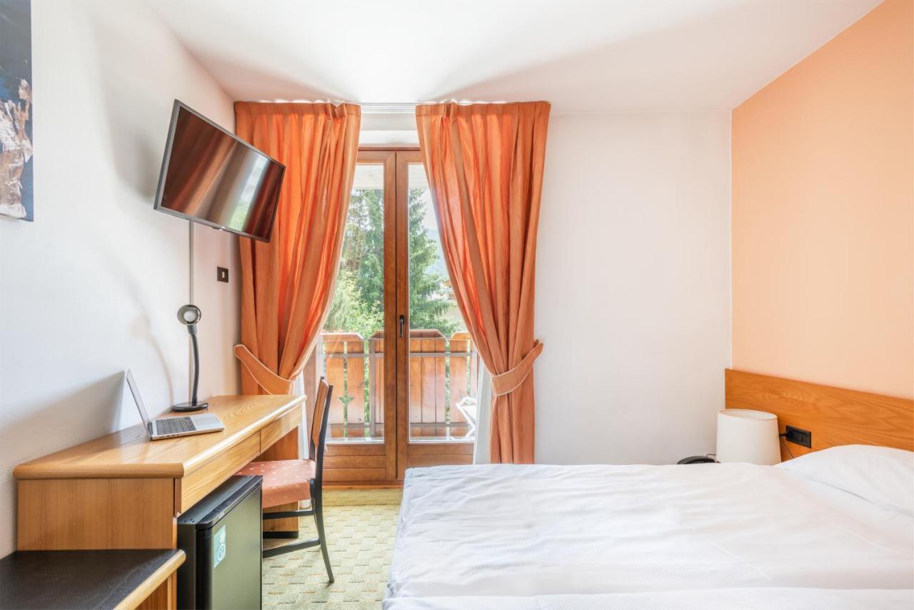 Hotel Alpina 마돈나 디 캄필리오 외부 사진