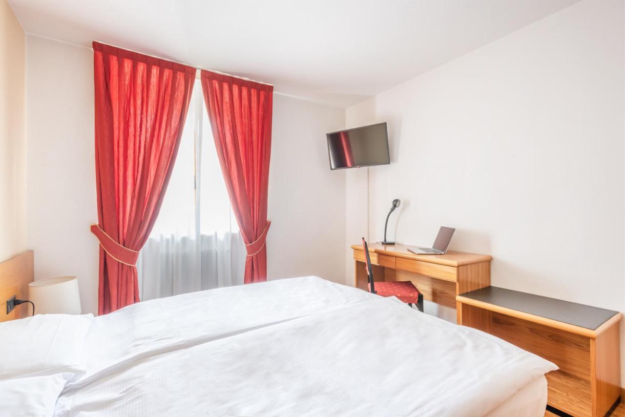 Hotel Alpina 마돈나 디 캄필리오 외부 사진