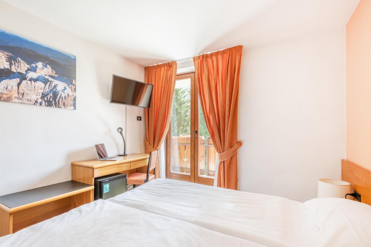 Hotel Alpina 마돈나 디 캄필리오 외부 사진