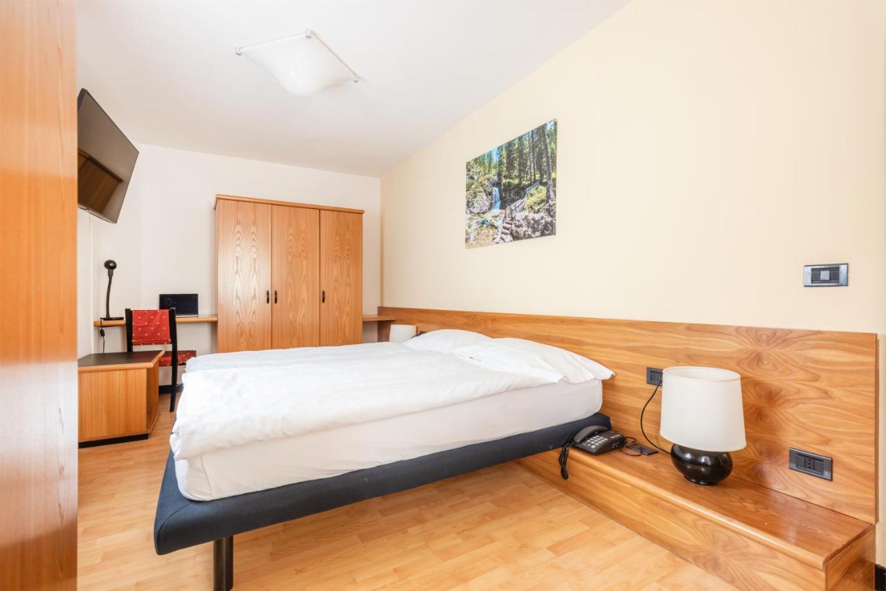 Hotel Alpina 마돈나 디 캄필리오 외부 사진