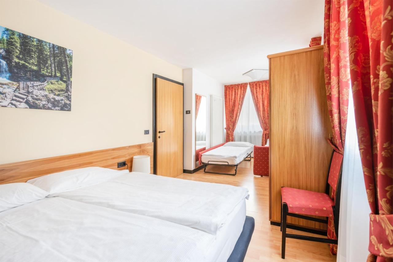 Hotel Alpina 마돈나 디 캄필리오 외부 사진