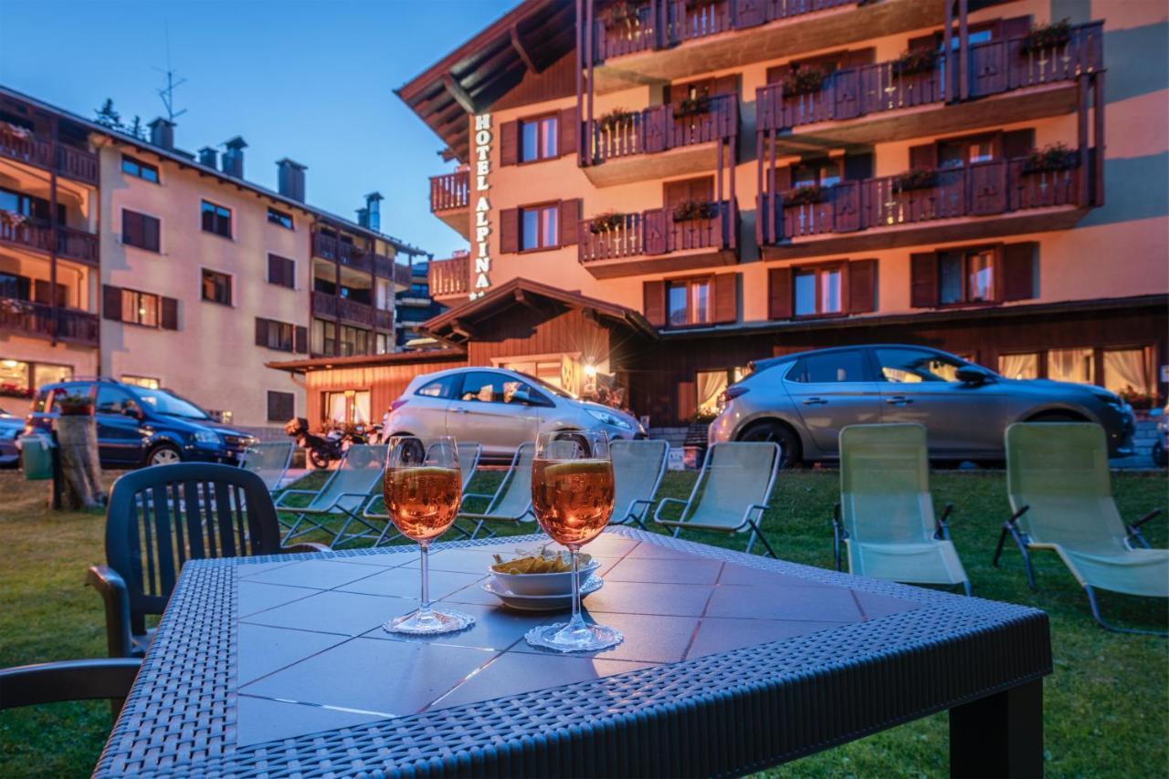 Hotel Alpina 마돈나 디 캄필리오 외부 사진