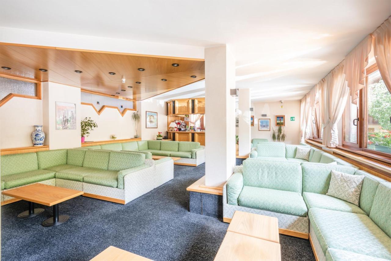 Hotel Alpina 마돈나 디 캄필리오 외부 사진