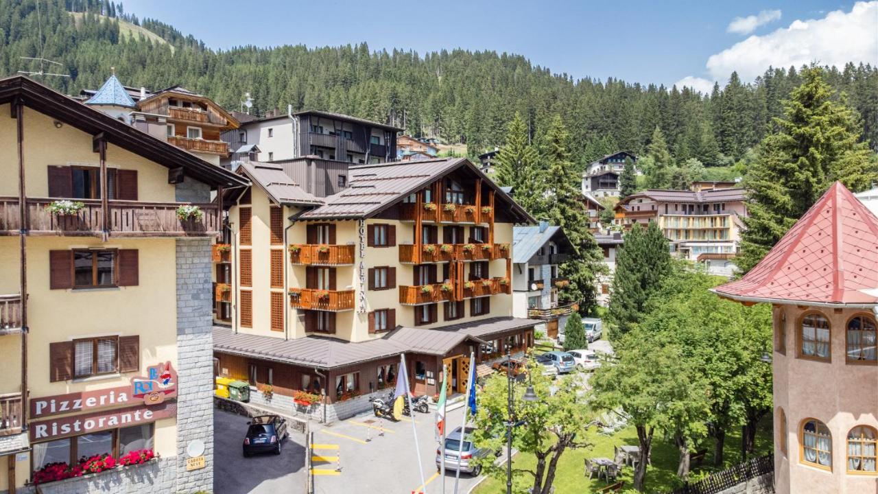 Hotel Alpina 마돈나 디 캄필리오 외부 사진